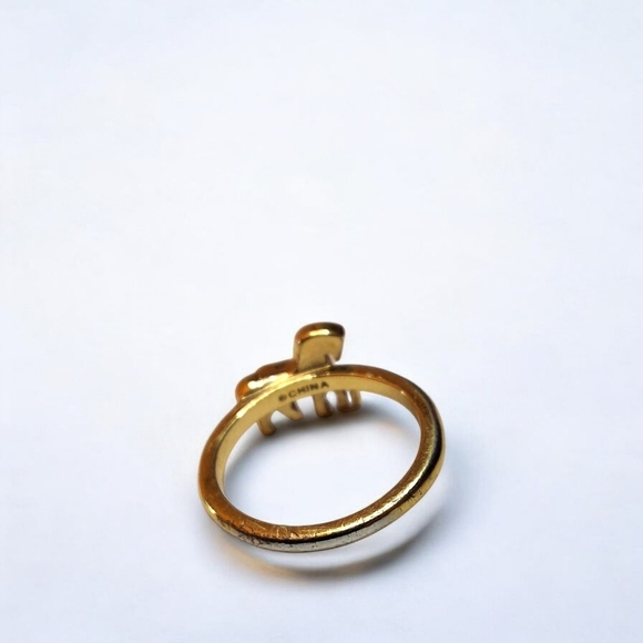 Coach Horse Ring | Size 7 | Gold Tone Signature Logo | Equestrian Motif - Picture 4 of 8